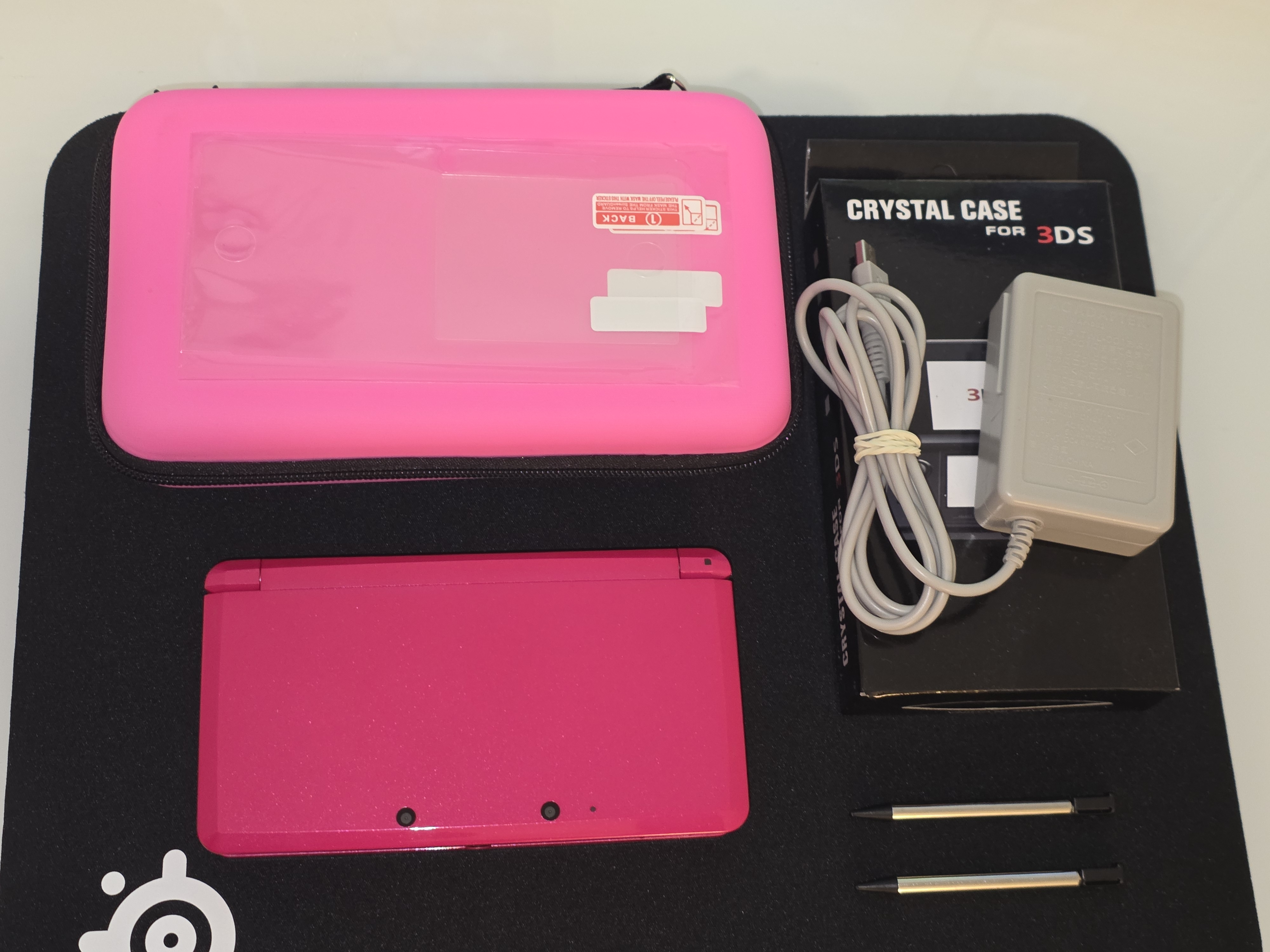 Refurbished Nintendo 3DS Fuchsia — Photo 2